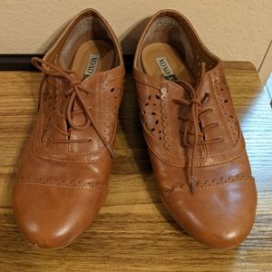 Leather flats with decorative cutouts